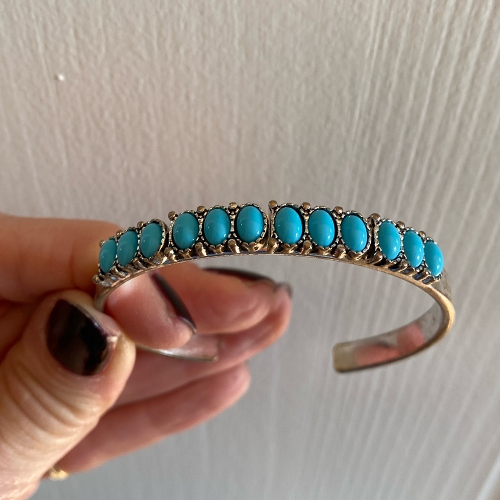 Turquoise color stone bracelet